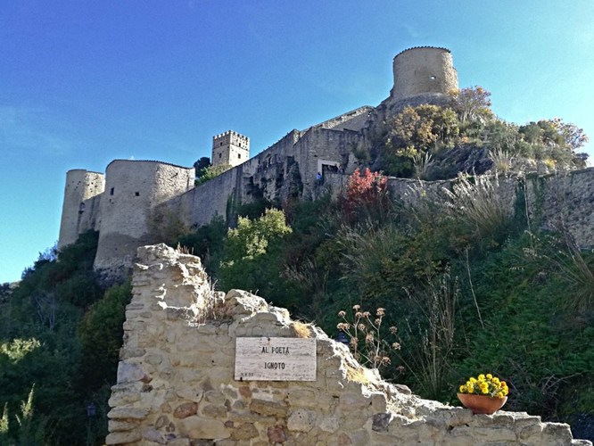 The castle of Roccascalegna