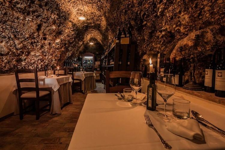 Restaurant: The cave of the Reselli