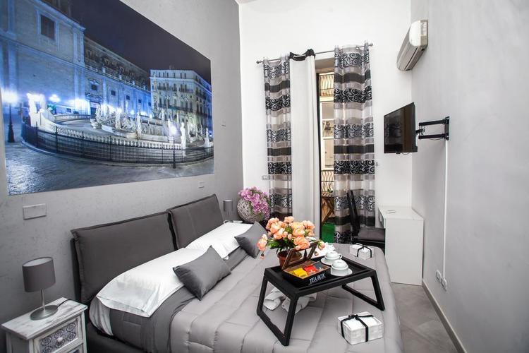 Dawn of the head hotel