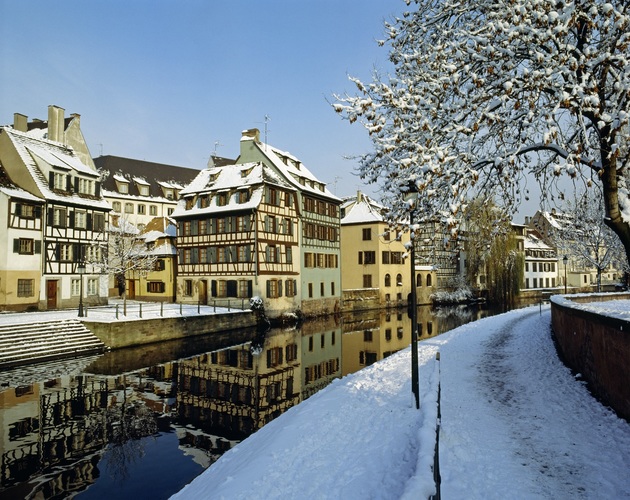 Quais de la Petite France sous la neige © Christophe Hamm - Office de tourisme Strasbourg et sa région