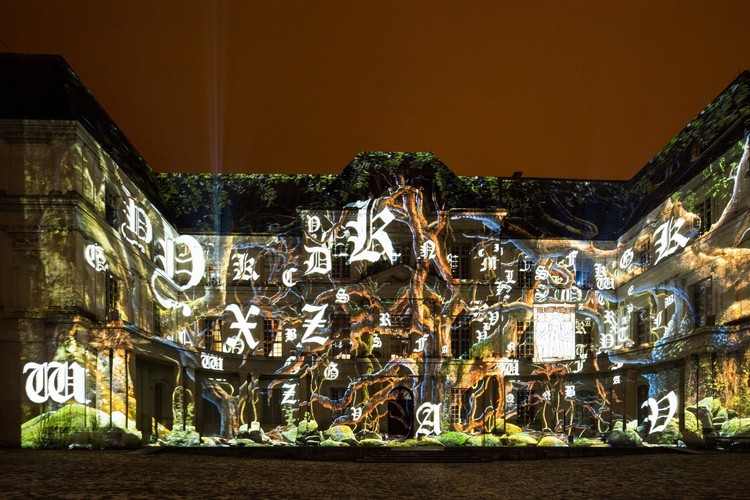 Château_royal_de_Blois_-_Son_et_Lumière_5_pashrash