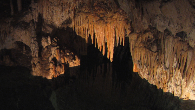 IMGA0664_stalaktitai_virs_ezeriuko