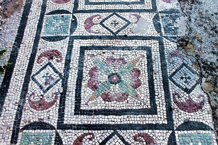 Evidence of mosaics from the Roman Hall in Roggiano Gravina
