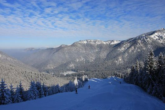 Skiing_The_Red_route_in_Jasna_winter_centre__Low_Tatras