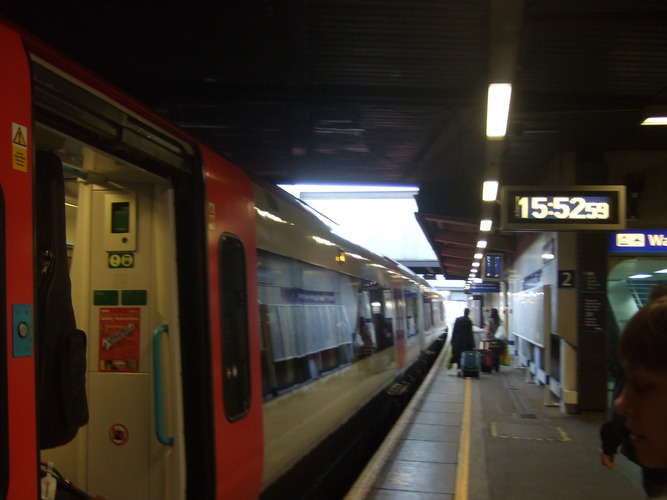 02__Gatwick_Express__will_take_to_London_Victoria_Station