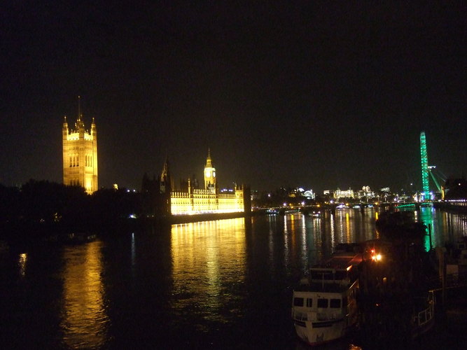06_London_Wesminster_Palace_at_night