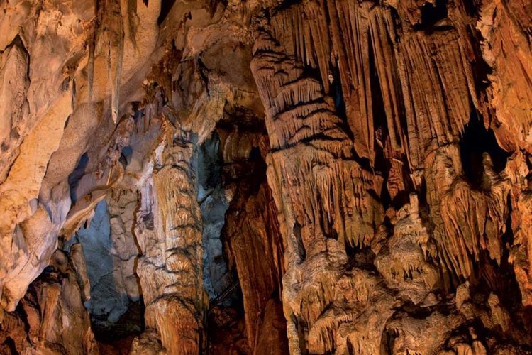 Giant_Cave