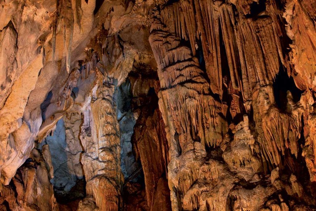 Giant_Cave