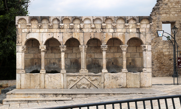 Fraternal fountain in Isernia