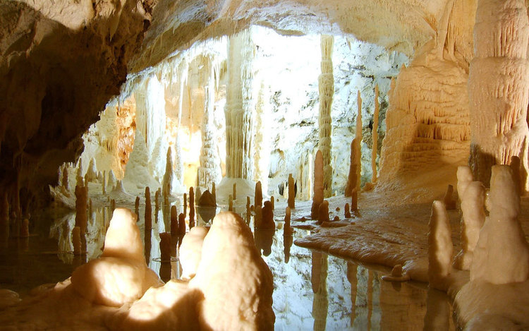 Frasassi caves