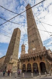 the_Torre_degli_Asinelli_and_the_Garisenda_1