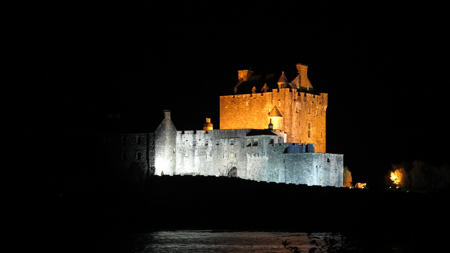 Scotland by car. Eilean Donon Castle. Isle of Skye