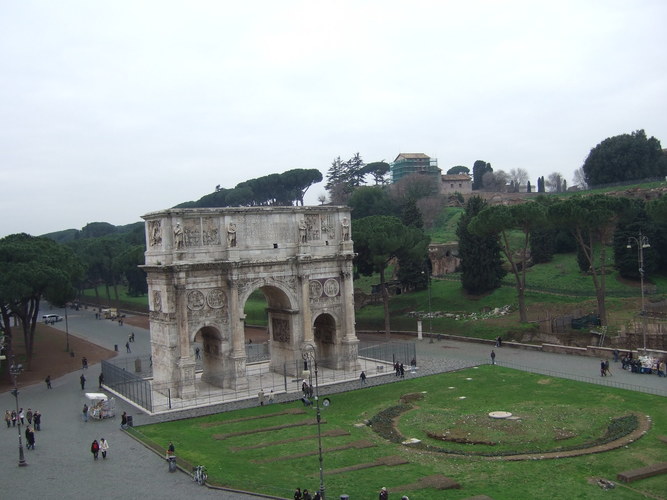 Rome's monuments. The Arch of Constantine and the view to the Palatine Hill