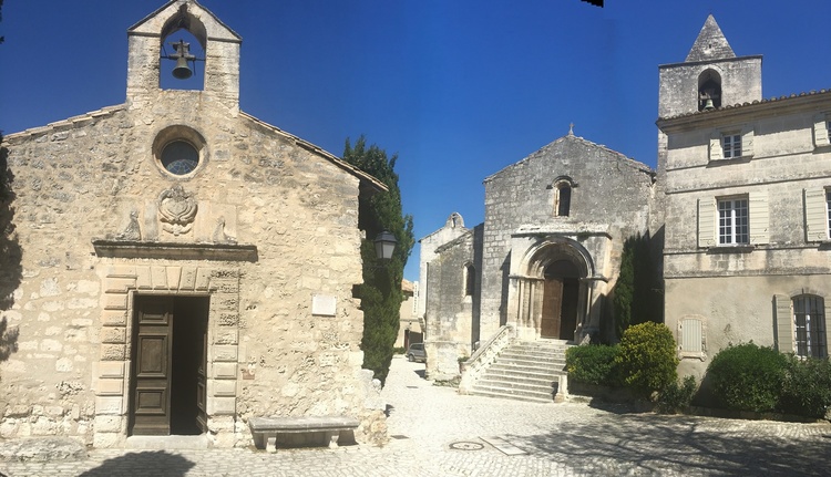Baux de Provence Saint Vincent church square