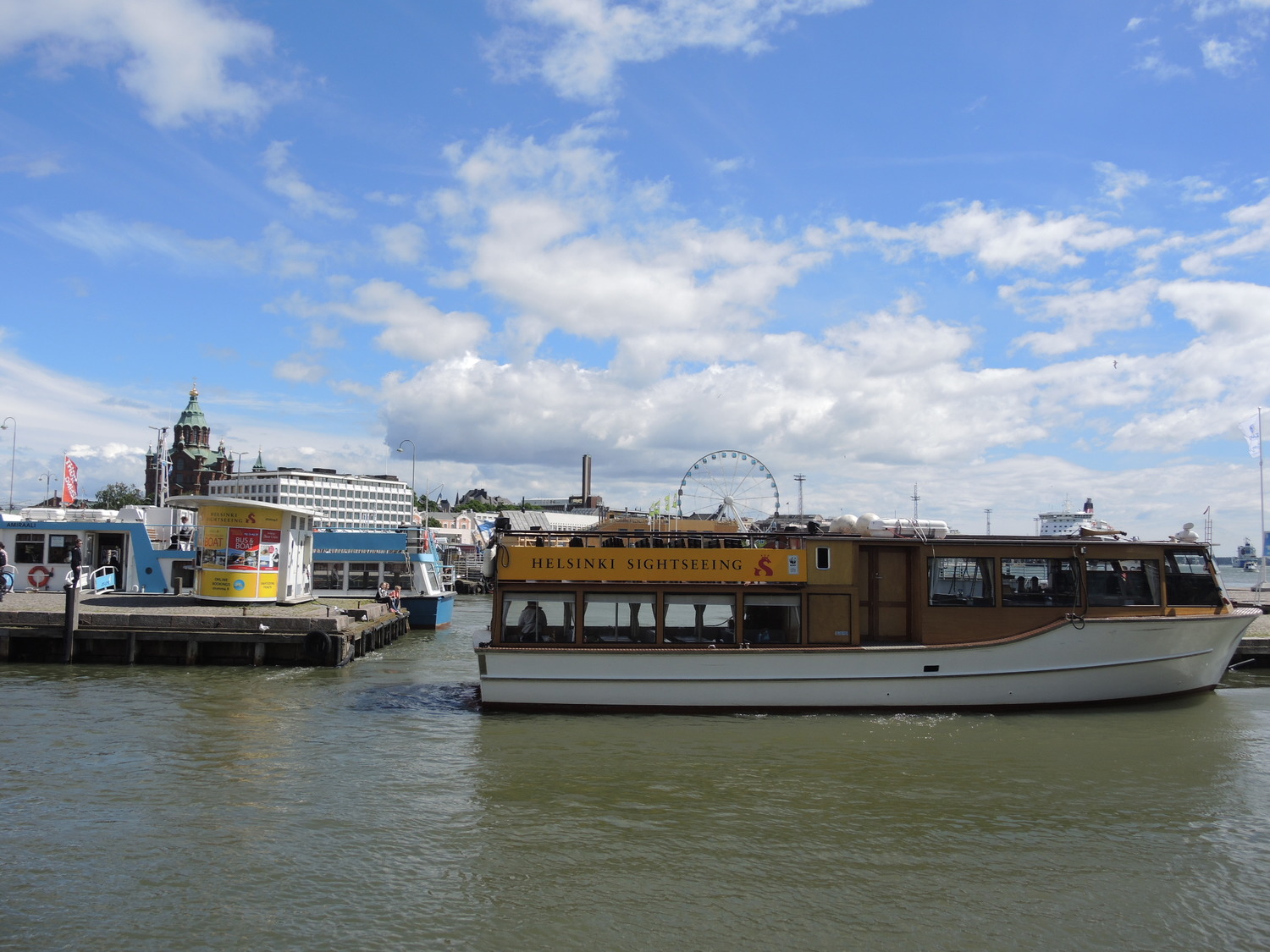 Sightseeing_boat