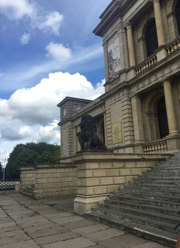 Entrance_to_the_museum