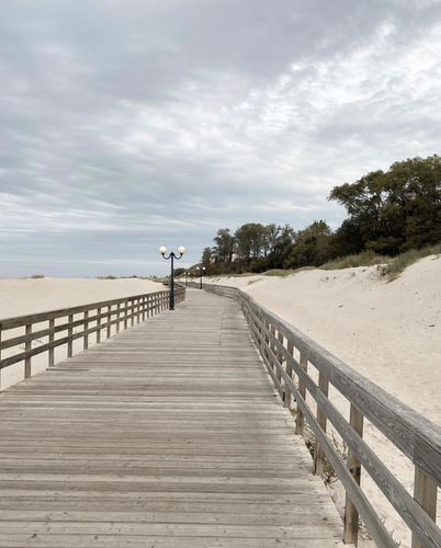 Yantarnyy_beach_promenade