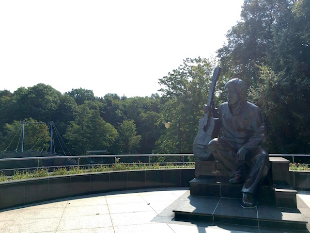 Monument_to_Vladimir_Vysotsky